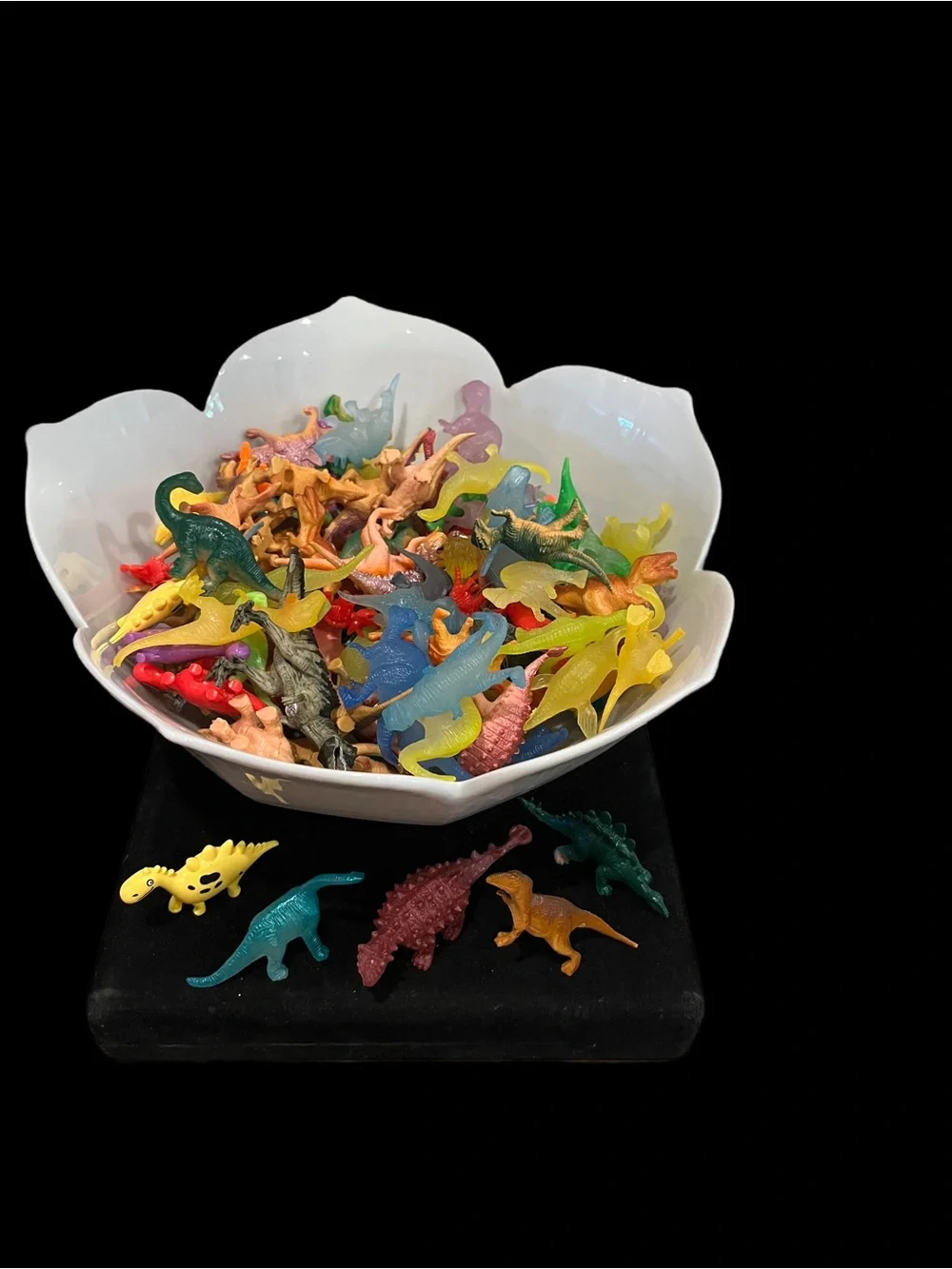 Vintage Hong Kong China Mini Prehistoric Animals Dinosaur Figure 118 pc BIG LOT!